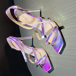 Rouge Iridescent Crocodile Strappy Heels Women's 7.5 NWT